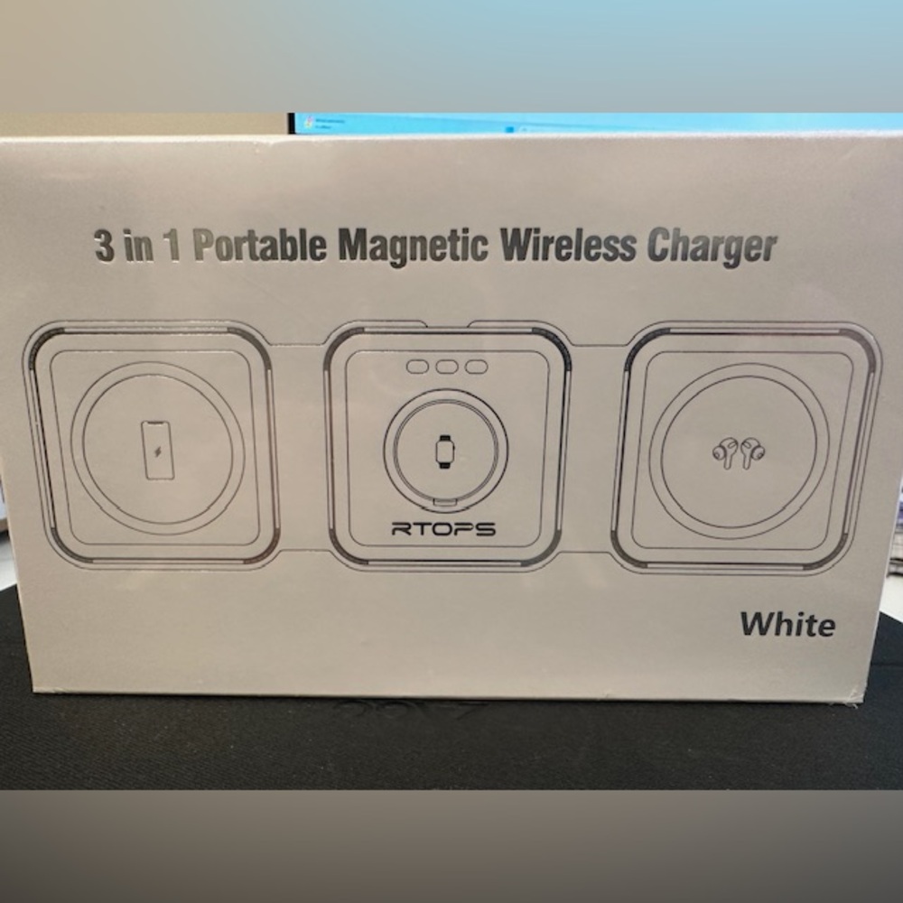 White 3-in-1 Magnetic Wireless Charger. NEW Sealed